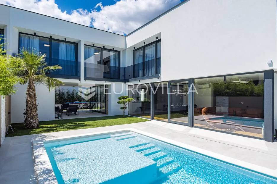 istra, medulin, prekrasna moderna dvojna vila 220 m² - slika 143