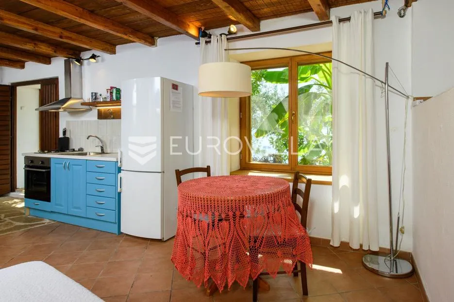 brač, murvica, kamena kuća s pet stambenih jedinica i pogledom na more - slika 4