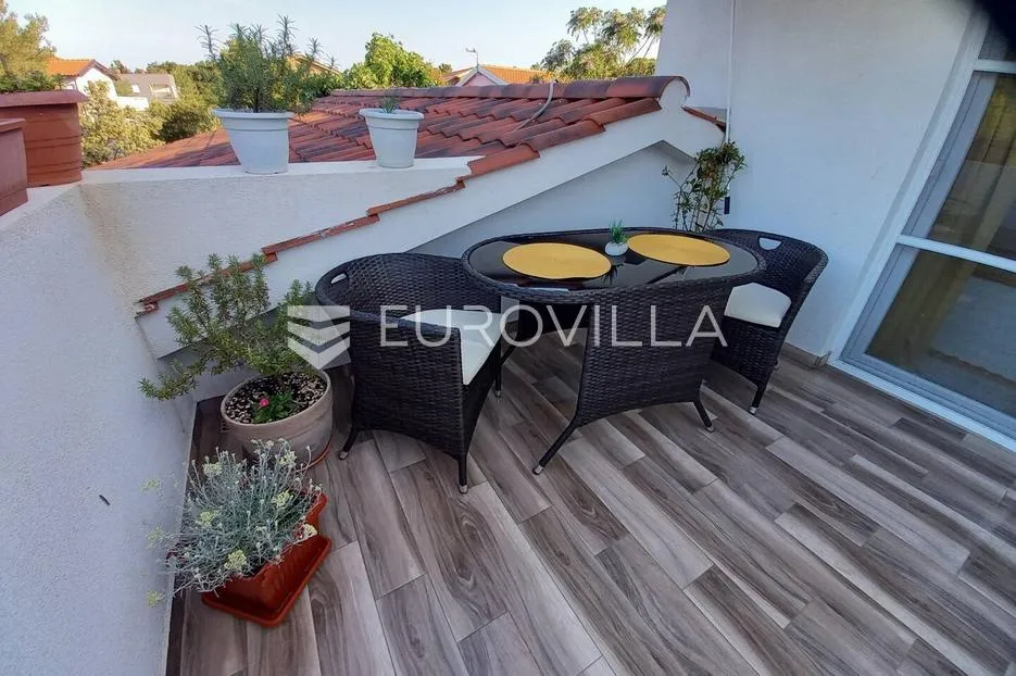 vir, dvojna kuća s dva apartmana i velikim vrtom, blizina centra i plaže - slika 11