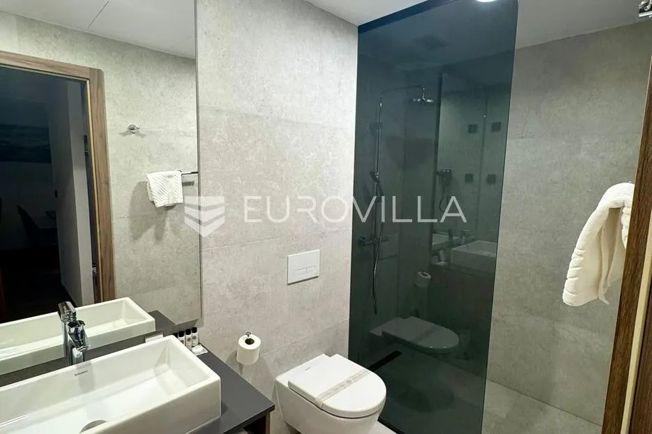 varaždin centar, useljiv trosobni stan 70 m² s uključenim režijama - slika 4