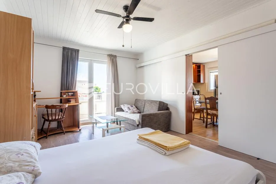 kaštel stari, dvosoban stan s predivnim pogledom, prvi red do mora - slika 4
