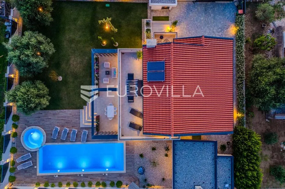 zadar, privlaka, moderna kuća s bazenom i pomoćnim objektom - slika 11