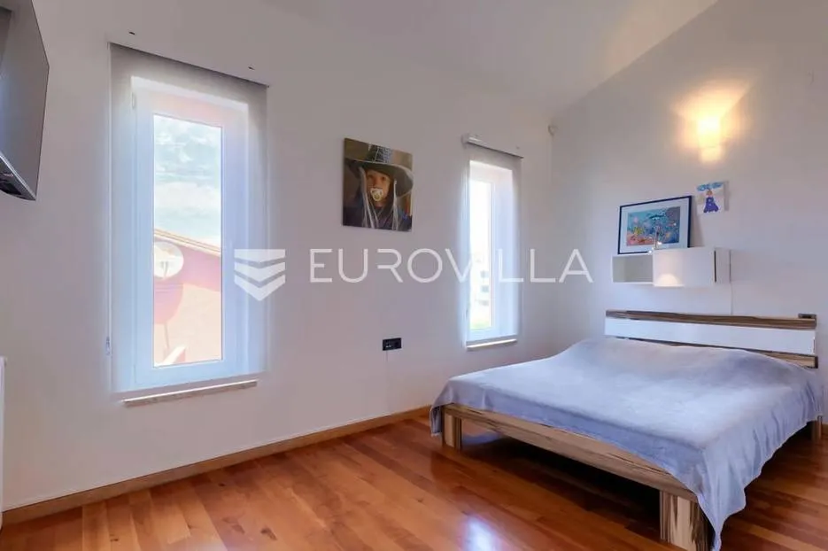 medulin, pomer, moderna samostojeća kuća 400 m² s bazenom u blizini mora - slika 32