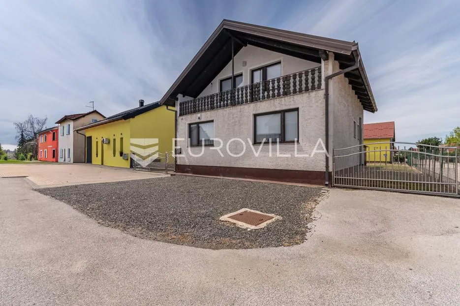 Varaždin, Brezje, obiteljska kuća na odličnoj lokaciji