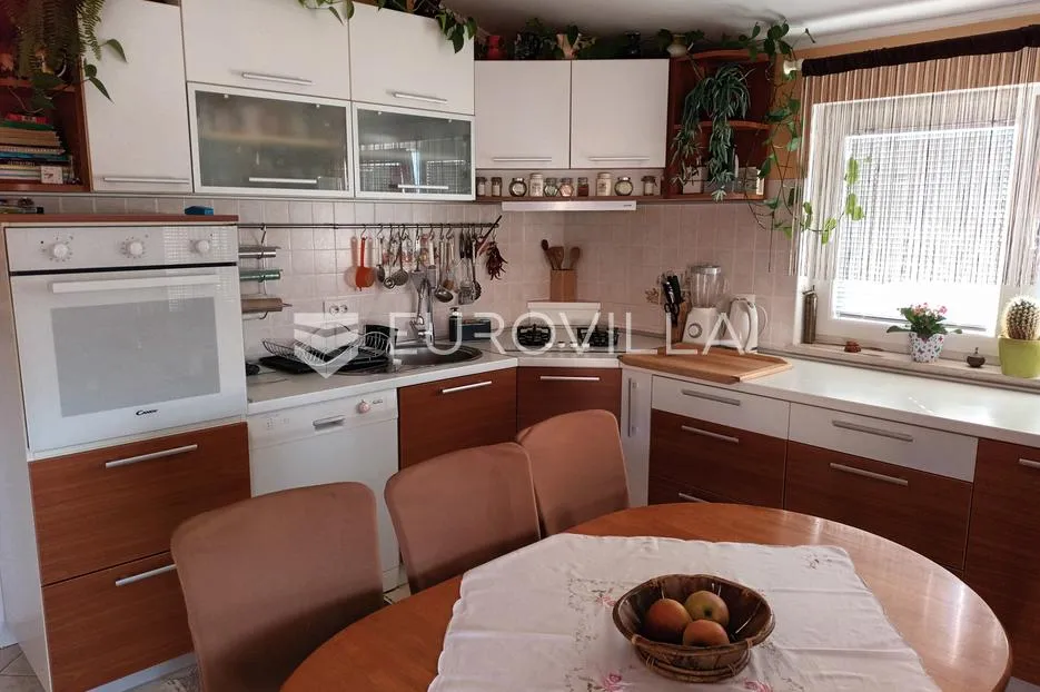 vodice, kuća s 5 apartmana, 278 m² - slika 6