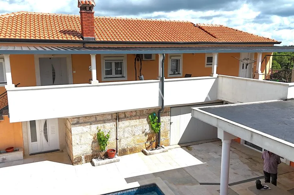 istra, tinjan okolica, impresivno imanje od 600 m² s bazenom, konobom i velikim potencijalom - slika 4