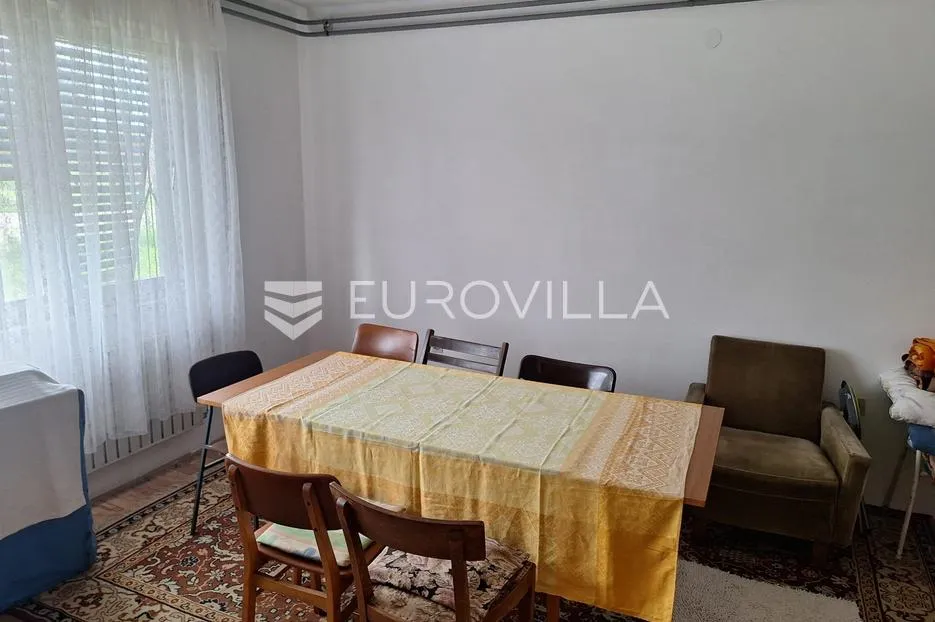 Karlovac, Popović Brdo, kuća 400 m2 na mirnoj lokaciji