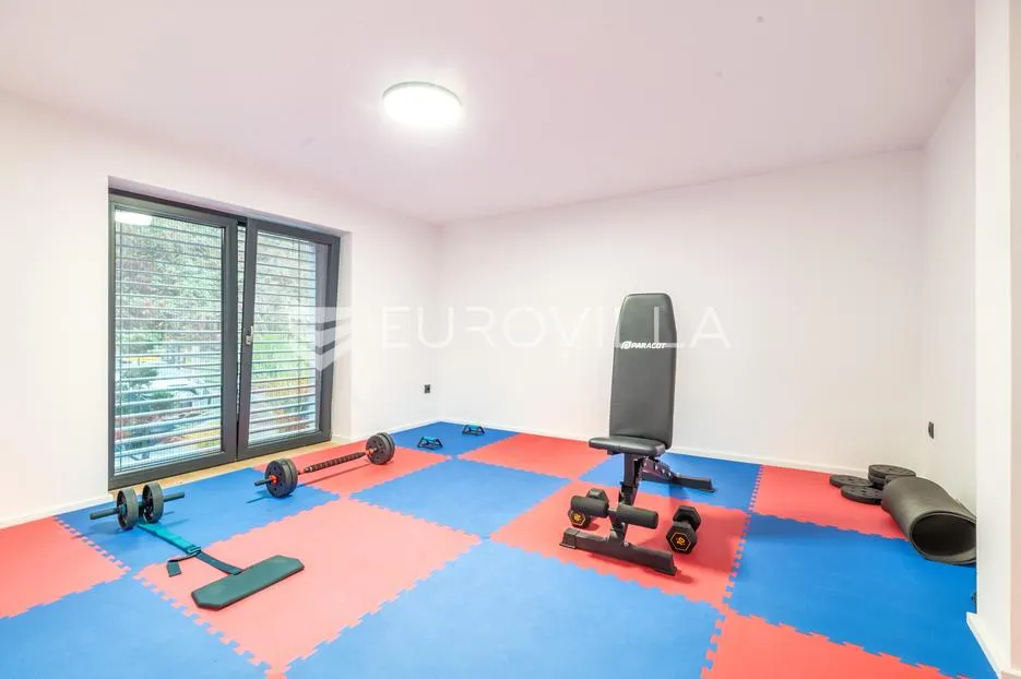 zagreb, šestinski dol, novouređena moderna kuća 179 m² - slika 12