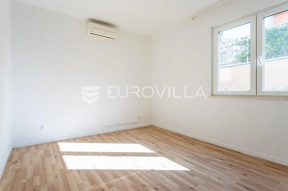 podstrana, kuća s četiri stambene jedinice u blizini mora, 340m2 - slika 12