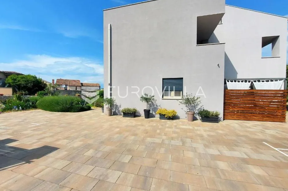 bale, samostojeća kuća s 3 apartmana - slika 26