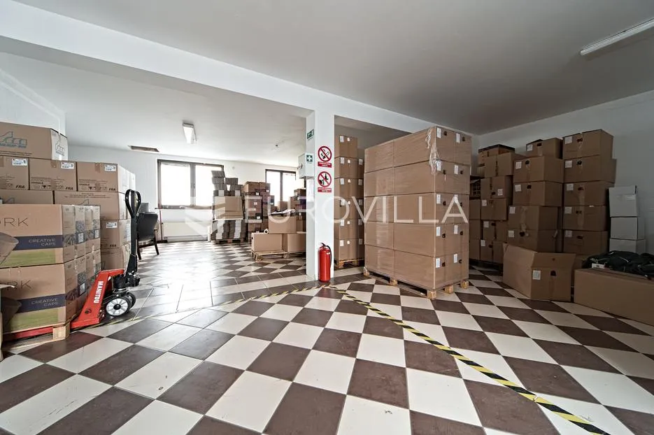 Osijek, Industrijska zona Čepinska, najam skladišta 100 m² - Industrijska zona (Čepinska)