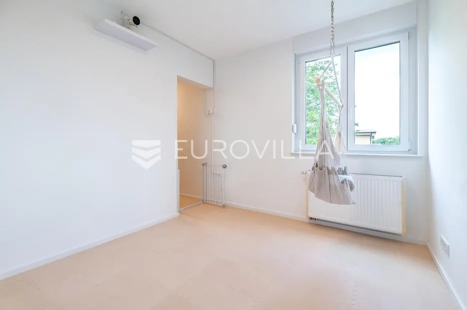 zagreb, blato, namješten trosoban stan s prostranom terasom i vanjskim parkirnim mjestom 76 m² - slika 6