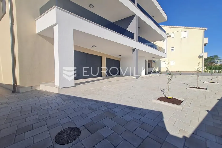 vir, luksuzan apartman s 3 spavaće sobe, prvi red do mora, centar otoka - slika 33