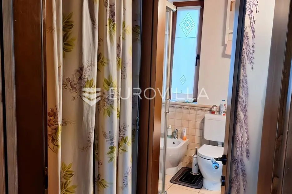 istra, buje okolica, šarmantna samostojeća kuća s velikom okućnicom i investicijskim potencijalom - slika 22