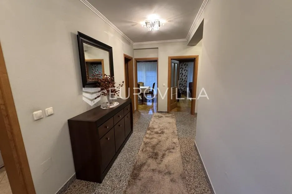 đakovo, centar, luksuzna kuća 470 m2 na izuzetnoj lokaciji - slika 12