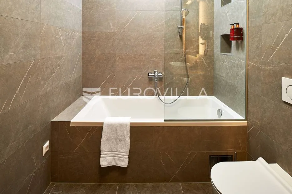 trogir - marina, luksuzna vila s unutarnjim bazenom - slika 41