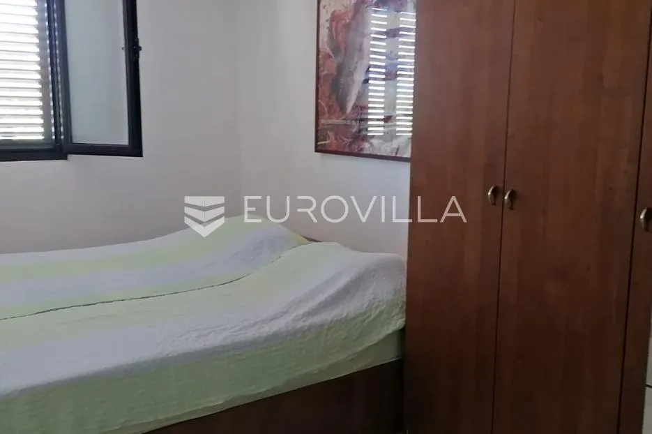 ugljan, muline, dvojna kuća s dva odvojena stana - slika 10