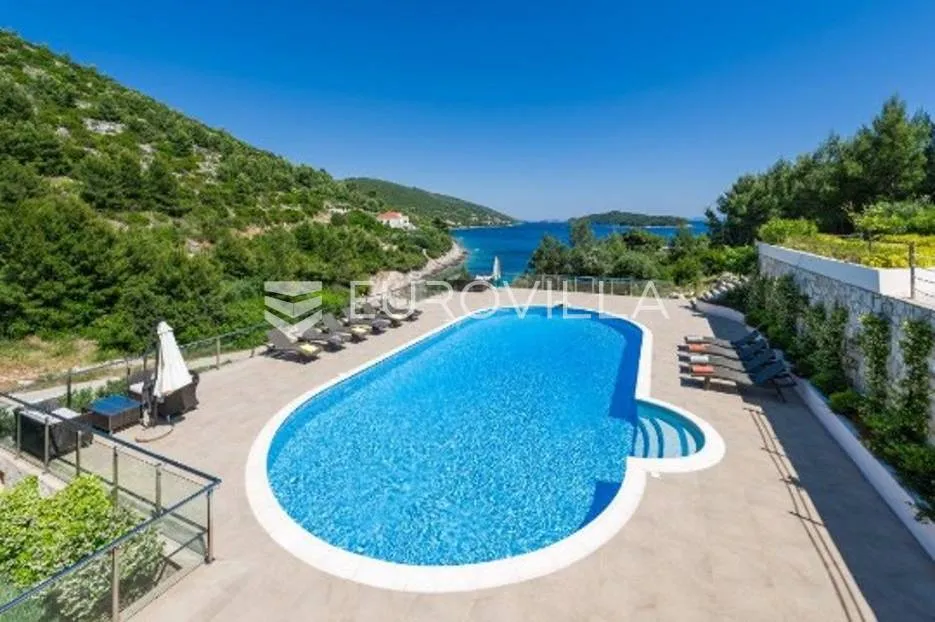 korčula, atraktivna vila prvi red do mora - slika 37