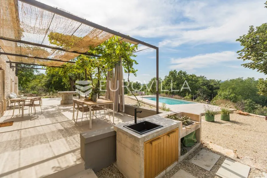 istra, labin, šumber, unikatna samostojeća villa na velikoj okućnici s pogledom - slika 27