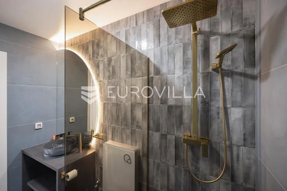 zadar, maslenica, luksuzna vila s bazenom i neometanim pogledom na more 254 m² - slika 93