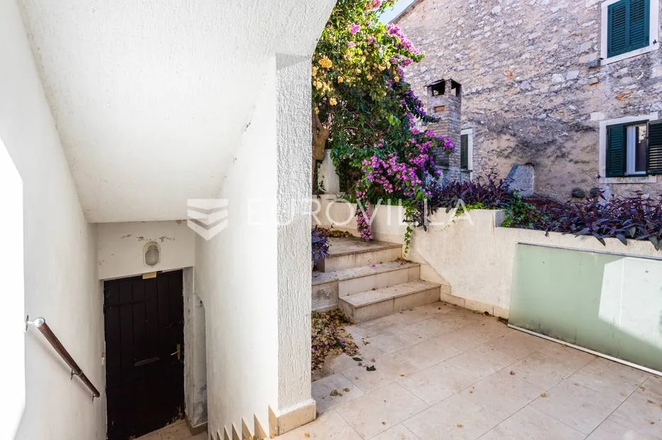 hvar, jelsa, dalmatinska kuća u centru mjesta, blizu mora - slika 16