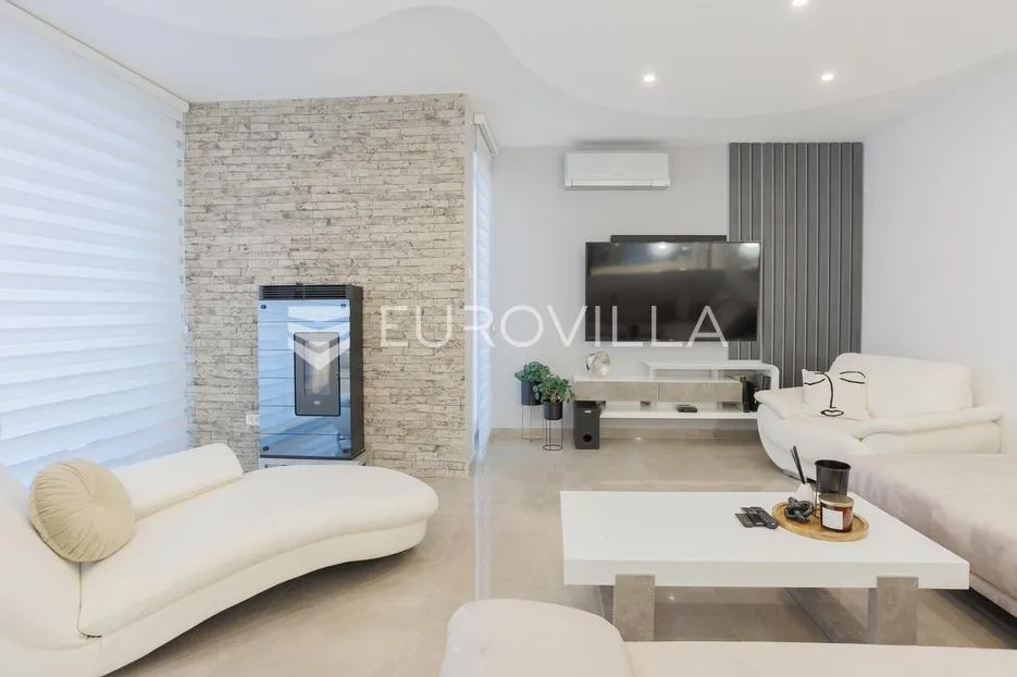 podstrana, strožanac, prekrasan dvoetažan penthouse - slika 2