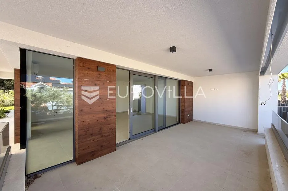 zadar, diklo, luksuzan trosoban stan 124,27 m² na super lokaciji s vrtom - slika 7