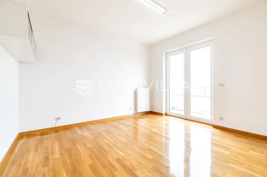 zagreb, gajnice, poslovna zgrada novije gradnje s tri stana, vrtom, ostavom i garažom, 453 m² - slika 18