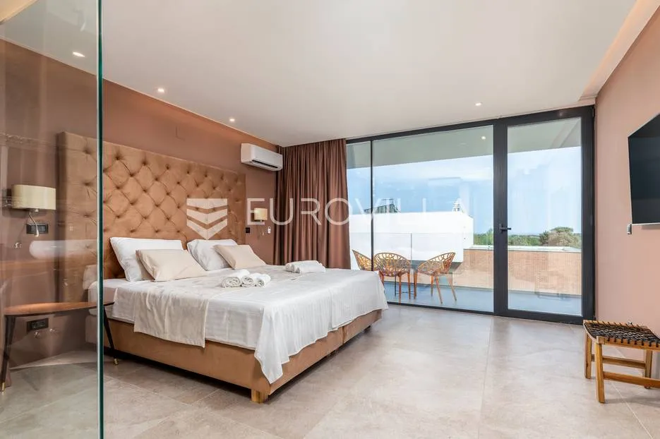 istra, okolica pule, novogradnja vrhunska villa s bazenom 460 m do mora - slika 20