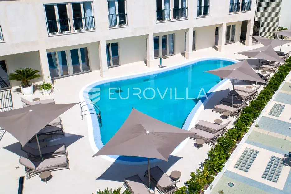 istra, umag, opremljen apartman s velikom loggiom b22 - slika 26