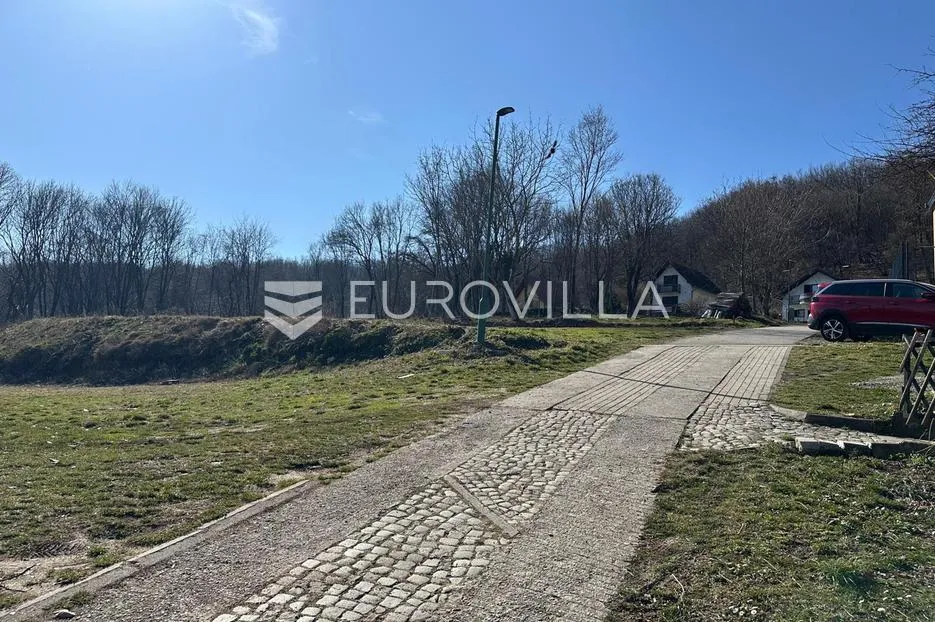 velika, atraktivno građevinsko zemljište 695 m² - slika 4