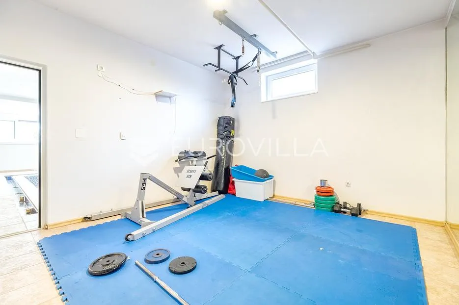 zagreb, maksimir, obiteljska kuća s bazenom 480 m2 - slika 18
