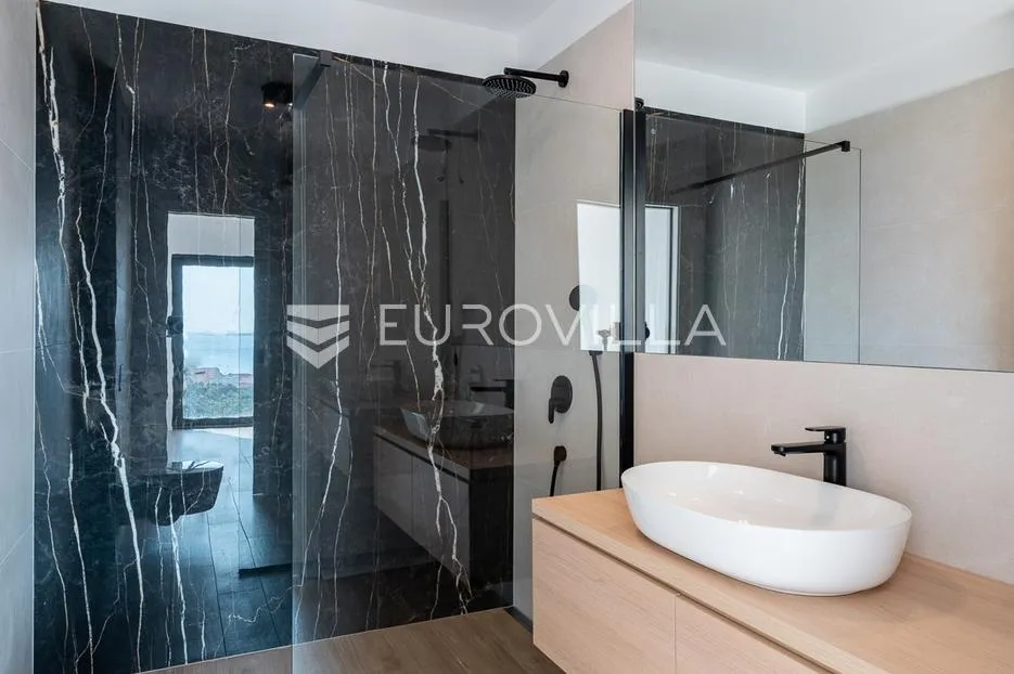 pag, mandre, luksuzno moderna vila 2, u nizu s bazenom i pogledom na more 130 m² - slika 40