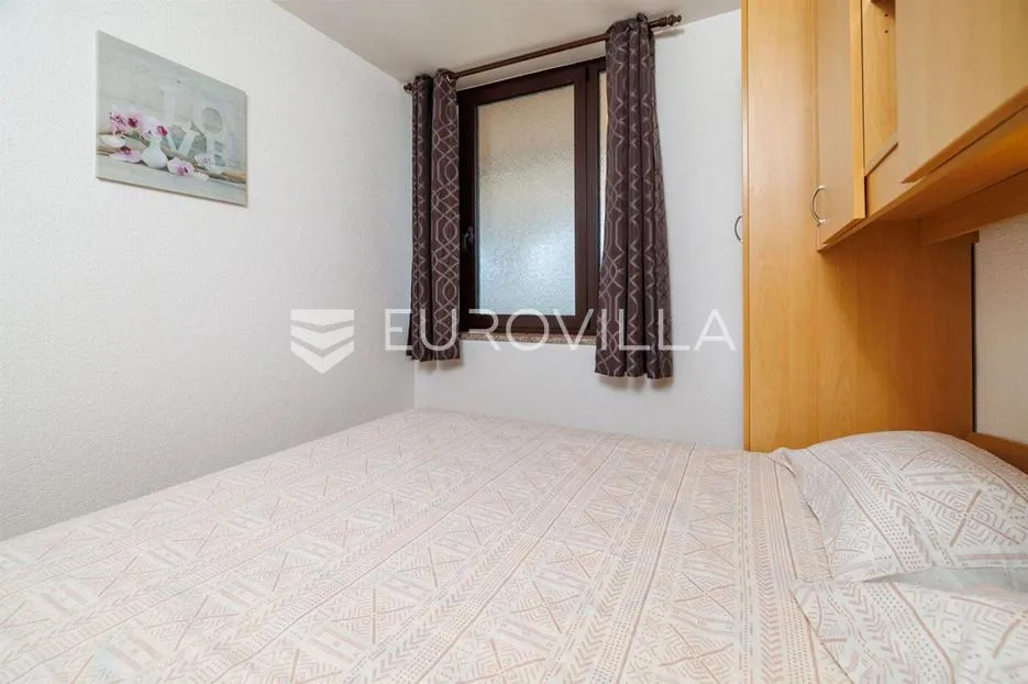 krk, punat, samostojeća kuća s dva apartmana po 100 m², studio apartman, bazen, garaža, sauna - slika 28