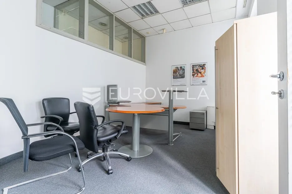 požega, trg sv.trojstva, atraktivan poslovni prostor 235 m² - slika 7