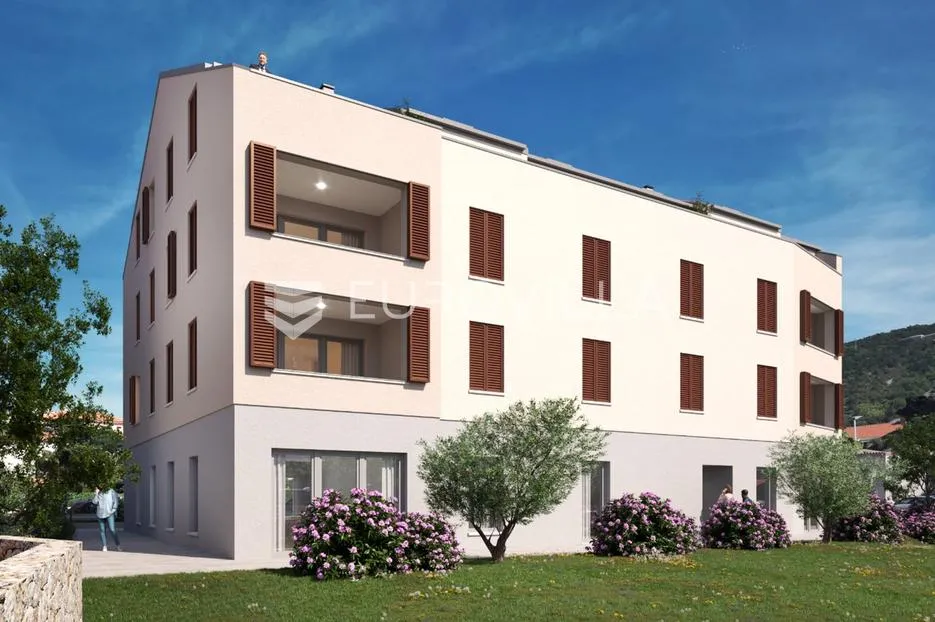 grad cres, centar, trosoban stan s krovnom terasom, novogradnja - slika 2