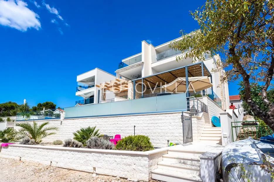 žaborić, prekrasan trosoban stan na samoj plaži, 121,99 m² - slika 25