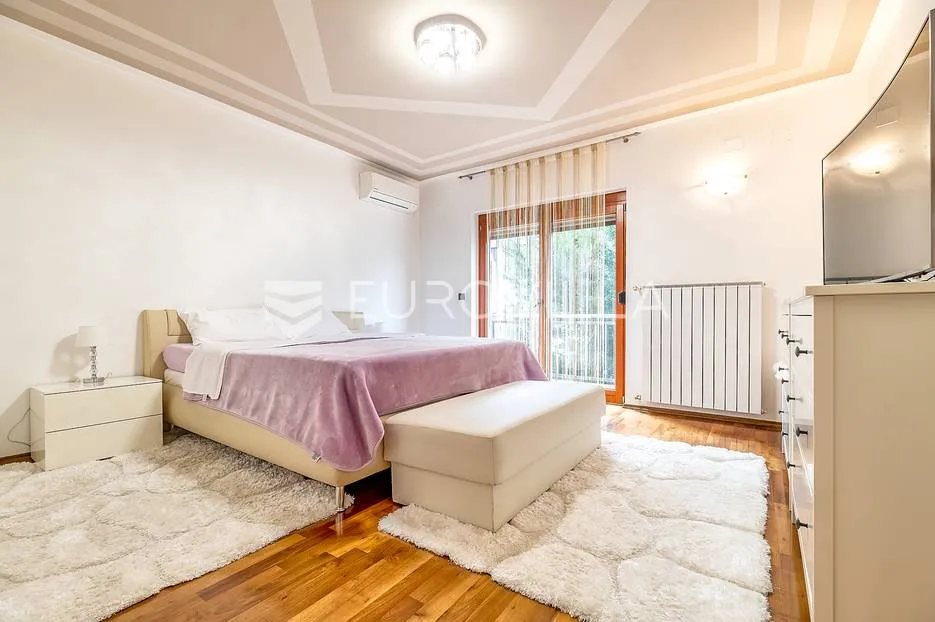 zagreb, pantovčak, uređen četverosoban 200 m2 - slika 8