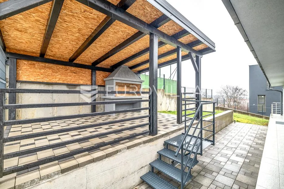 sveti ivan zelina, prekrasna dvojna kuća površine 385 m² - slika 17