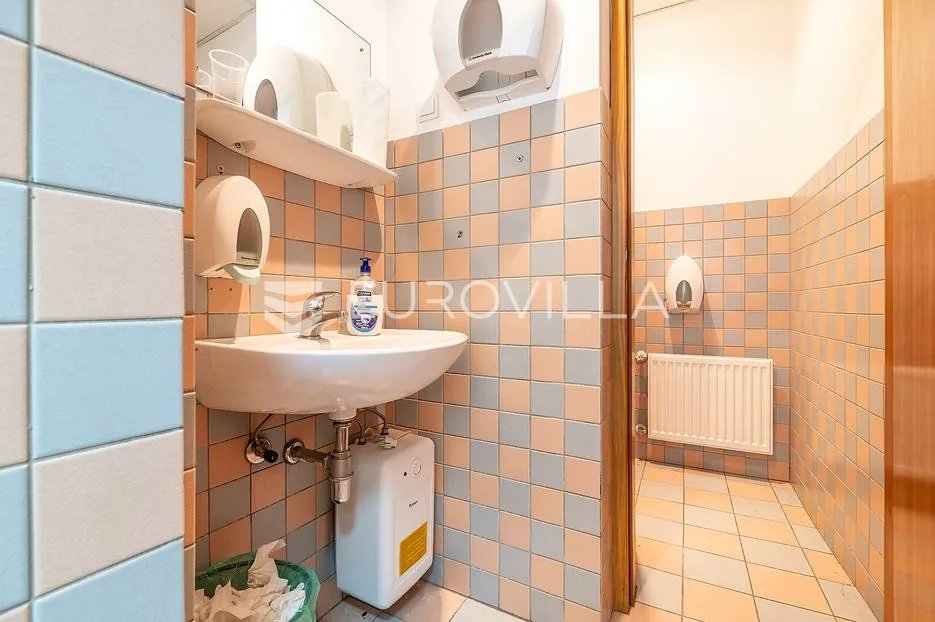 trg bana jelačića stambeni/poslovni prostor 196 m² podrum 40 m² - slika 9