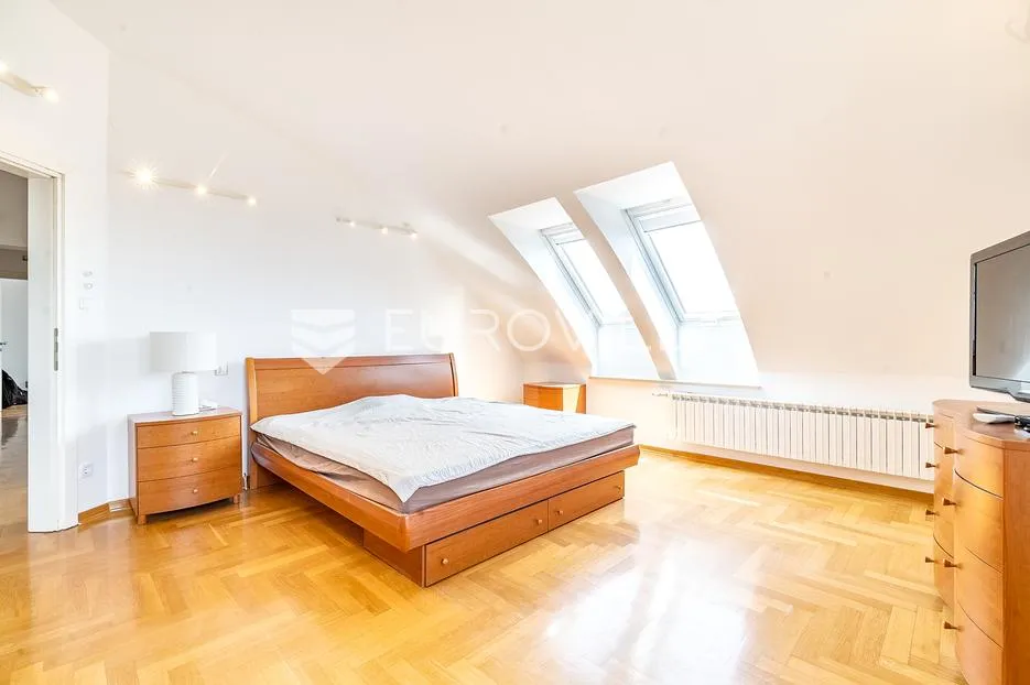 zagreb, srebrnjak, dvoetažni peterosobni stan 198,85 m² - slika 8