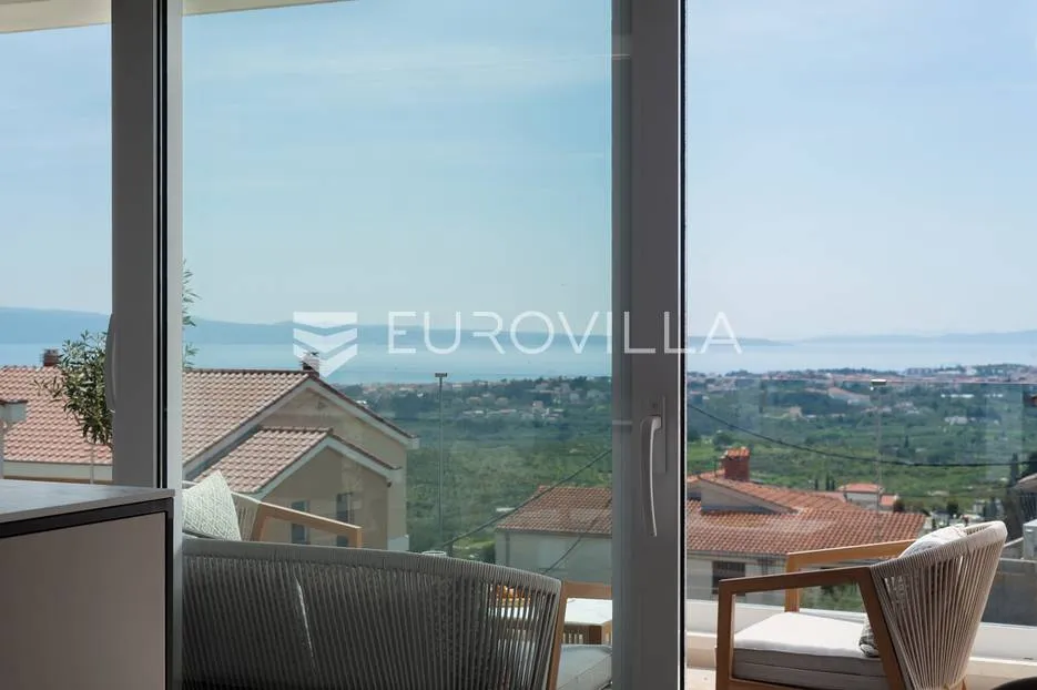 solin, kučine, predivna novouređena kuća s bazenom, dugoročan najam - slika 14