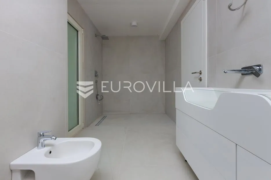 opatija privé, ekskluzivan četverosoban stan 139 m², bazen, teretana - slika 21