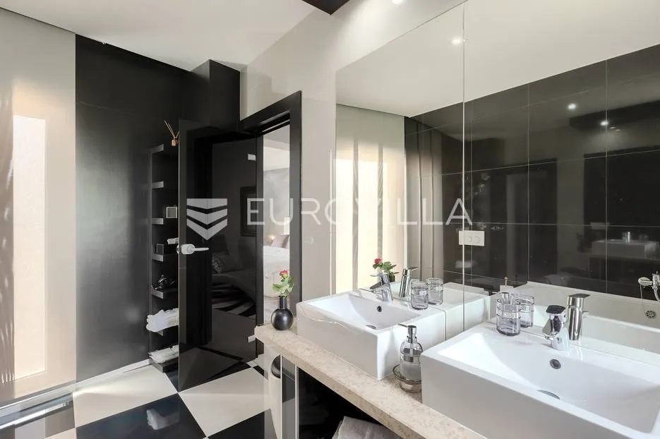 rovinj, rovinjsko selo, prekrasna villa s wellnessom i bazenom, 224 m² - slika 82