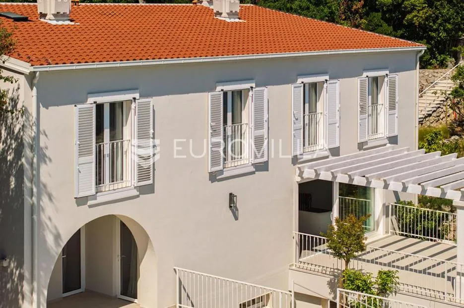 trogir, dalmatinska vila s bazenom u prvom redu do mora - slika 5
