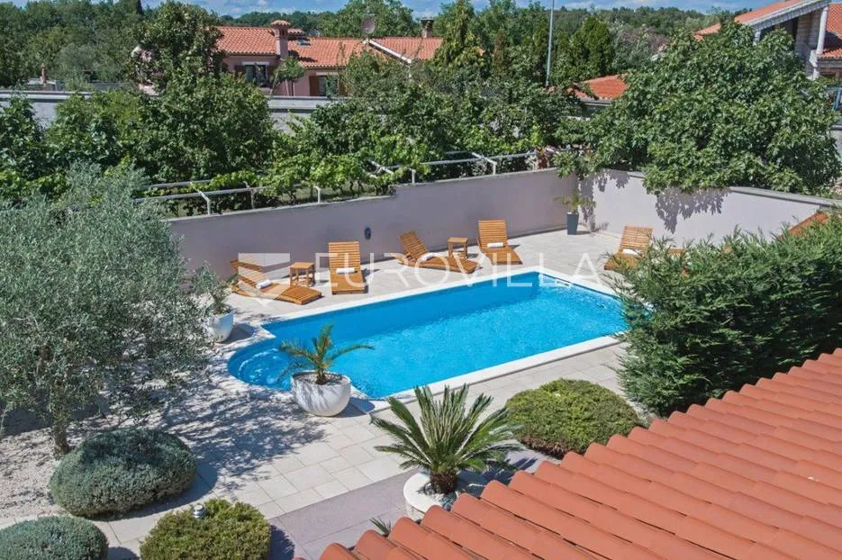 istra, medulin, lijepa samostojeća kuća na uređenoj okućnici s bazenom - slika 30
