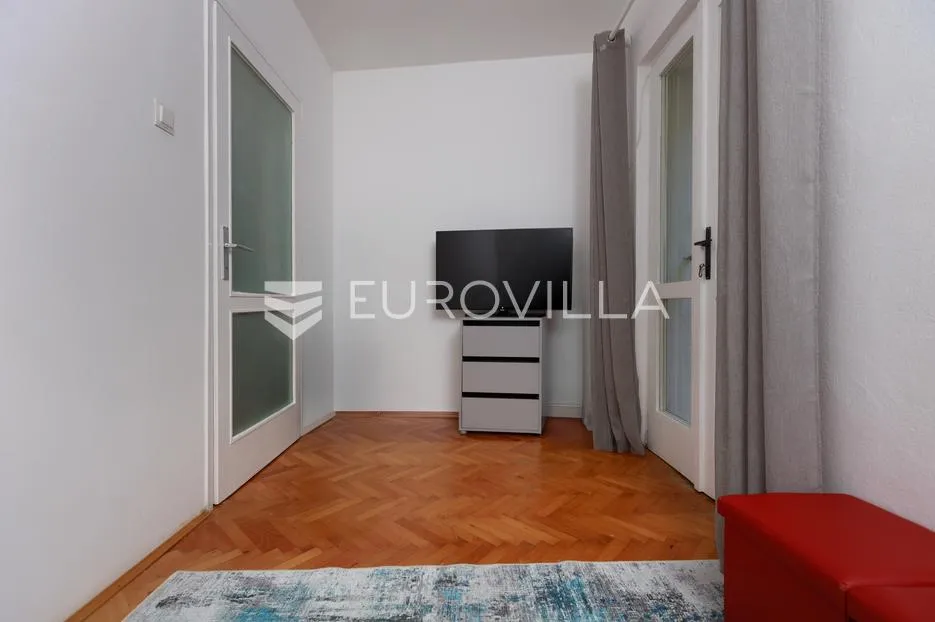 senj, dvosobni stan od 57 m² u strogom centru - slika 10
