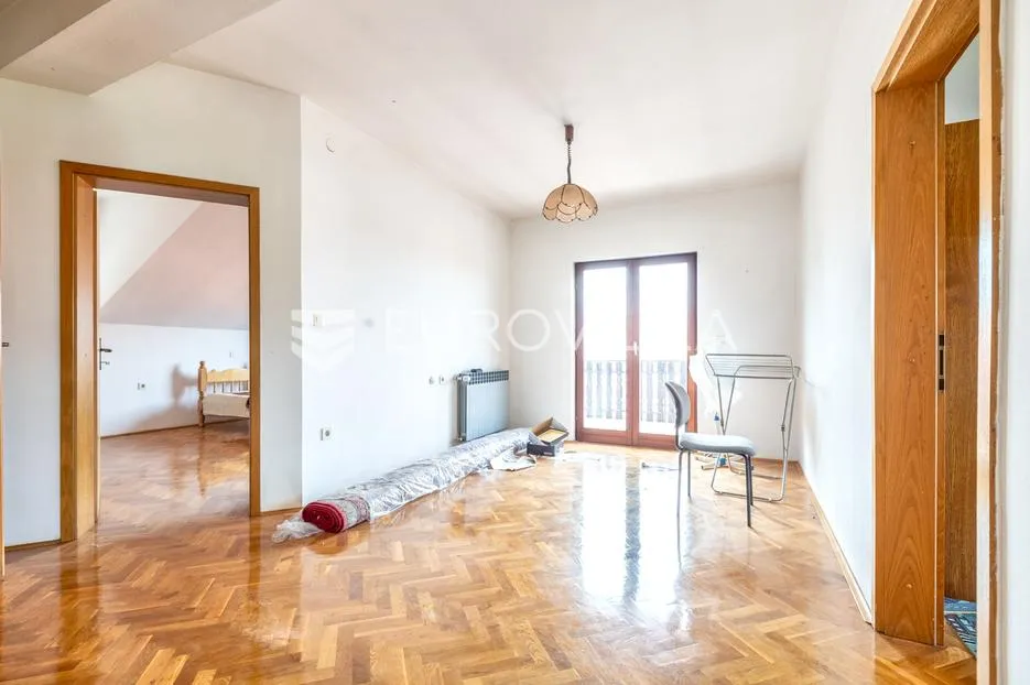 zagreb, gornja dubrava, odlična kuća s tri stana i garažom, 400 m² - slika 15