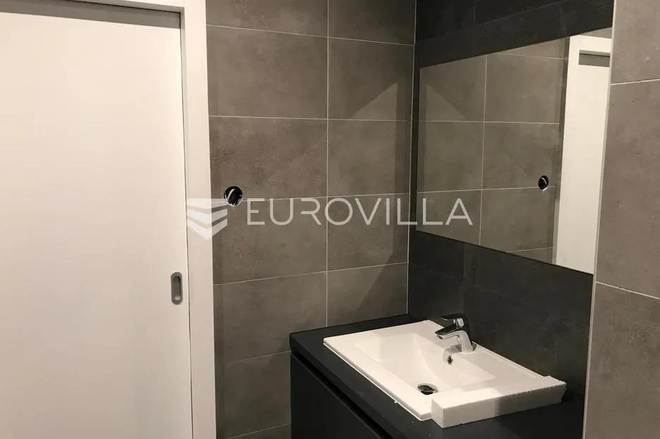 krk, luksuzna vila od 260m2 na parceli od 885m2 - slika 12