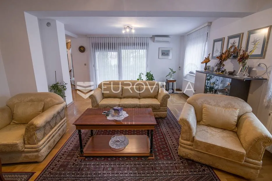 zagreb, maksimir, prekrasna obiteljska kuća na zemljištu 1450 m² - slika 8